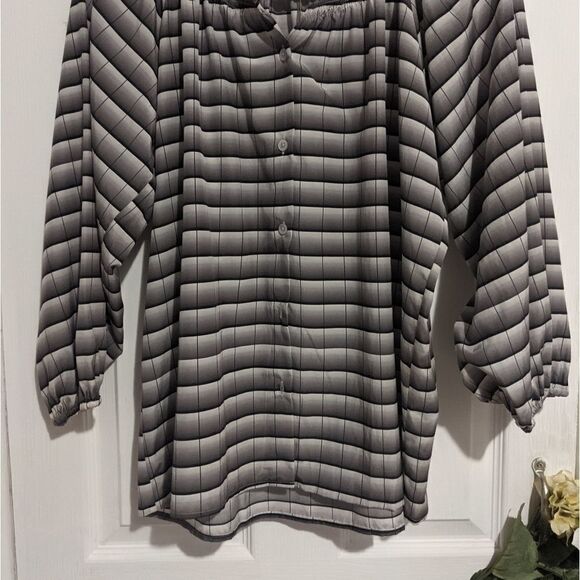 Tucker The Classic Blouse Gray Area in Silk Cotton Plaid Motif Striped Smock - Picture 3 of 9